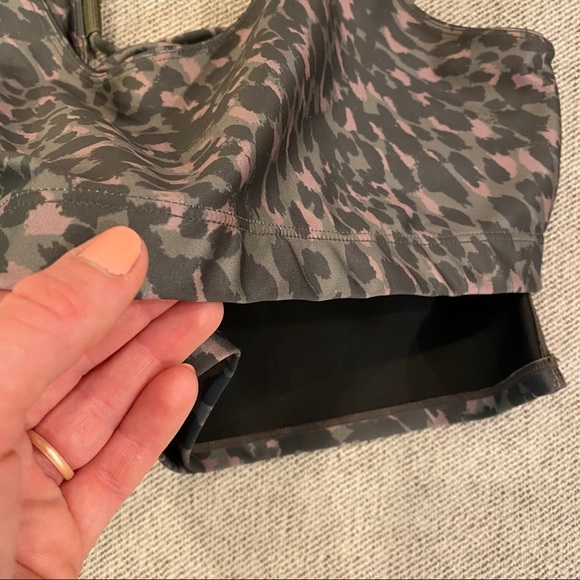 Sports bra ferocious crisscross by Good American - Picture 9 of 14